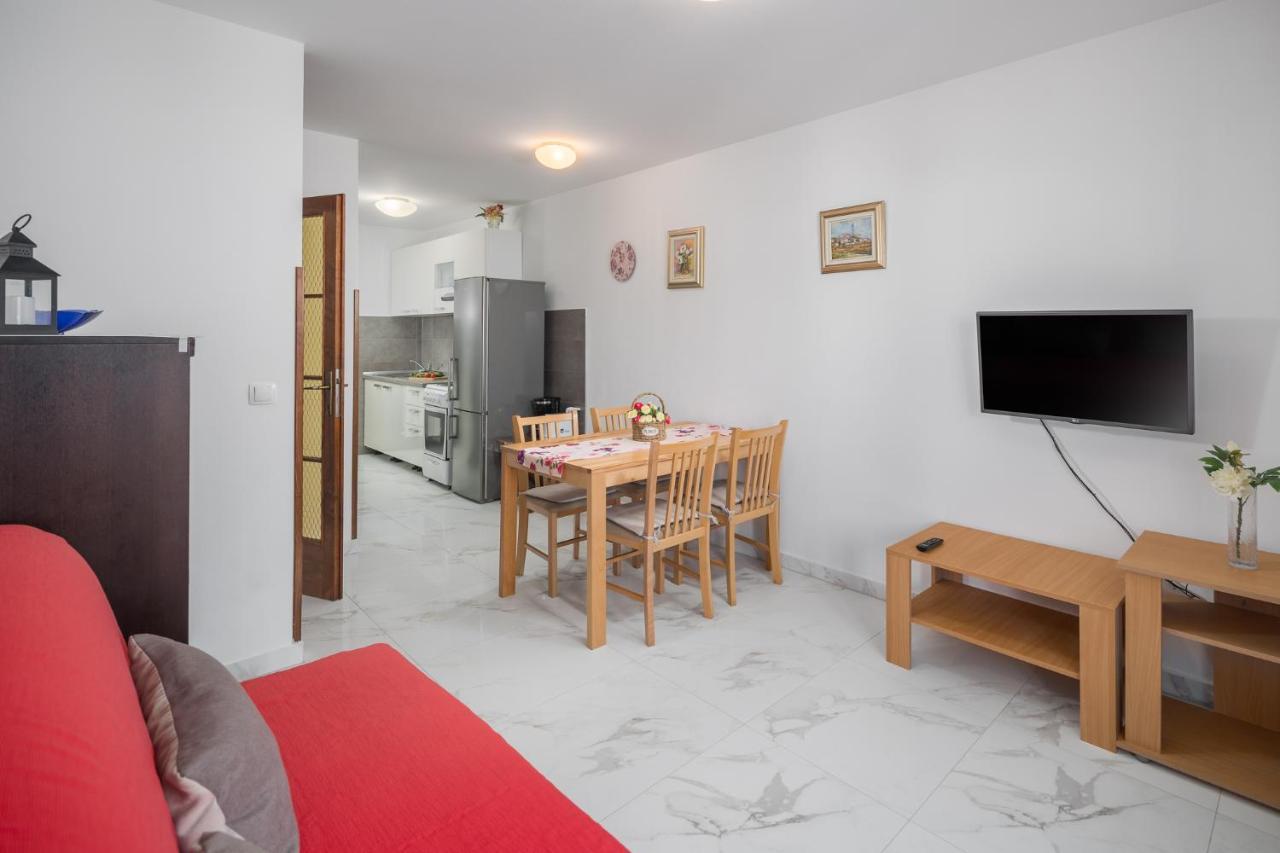 Elena Apartment